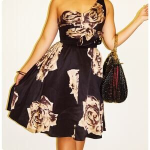 Betsey Johnson 100% Silk Floral Dress – Size 0